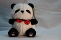 oso panda de peluche con lazo rojo