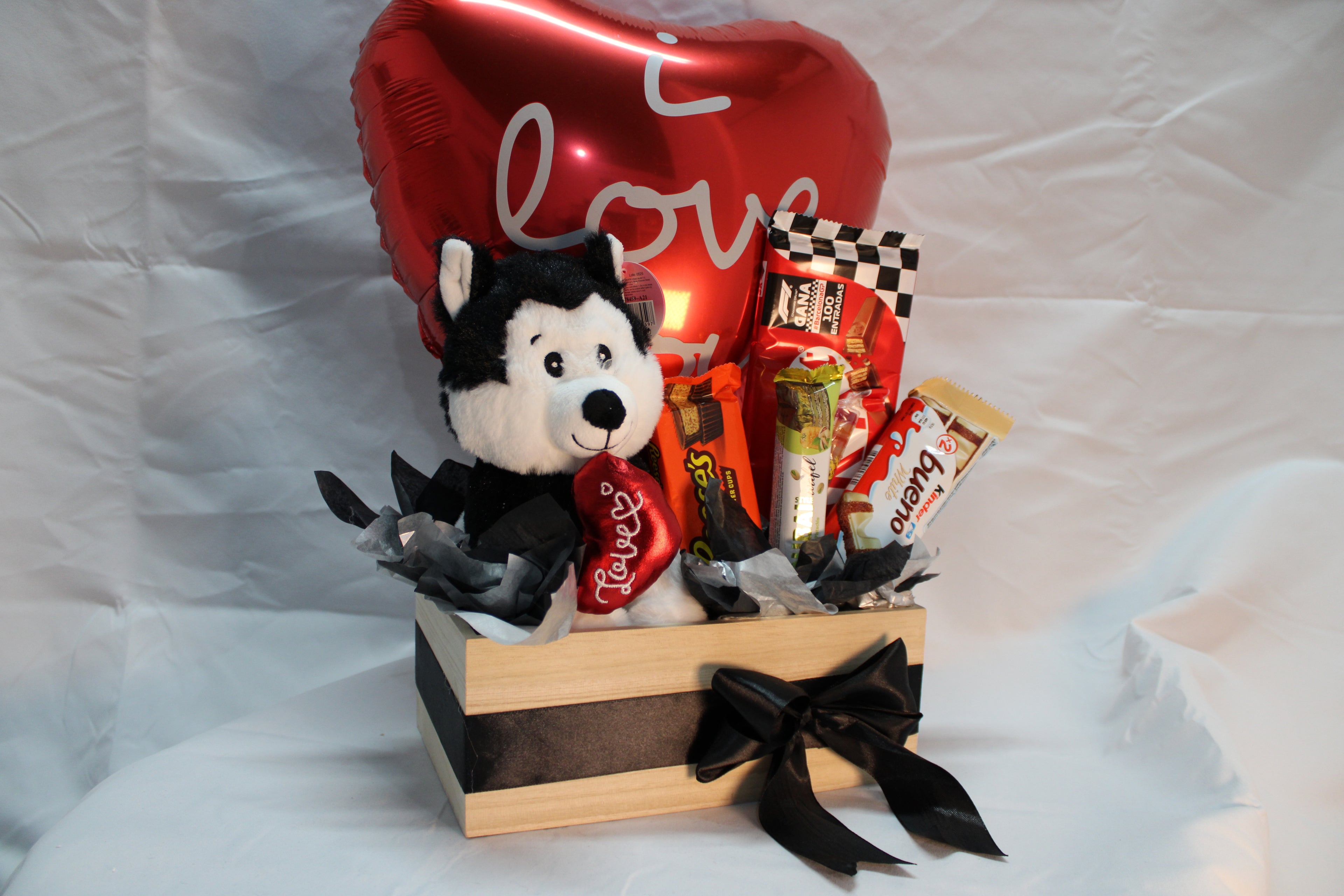 REgalo con chuches y peluche