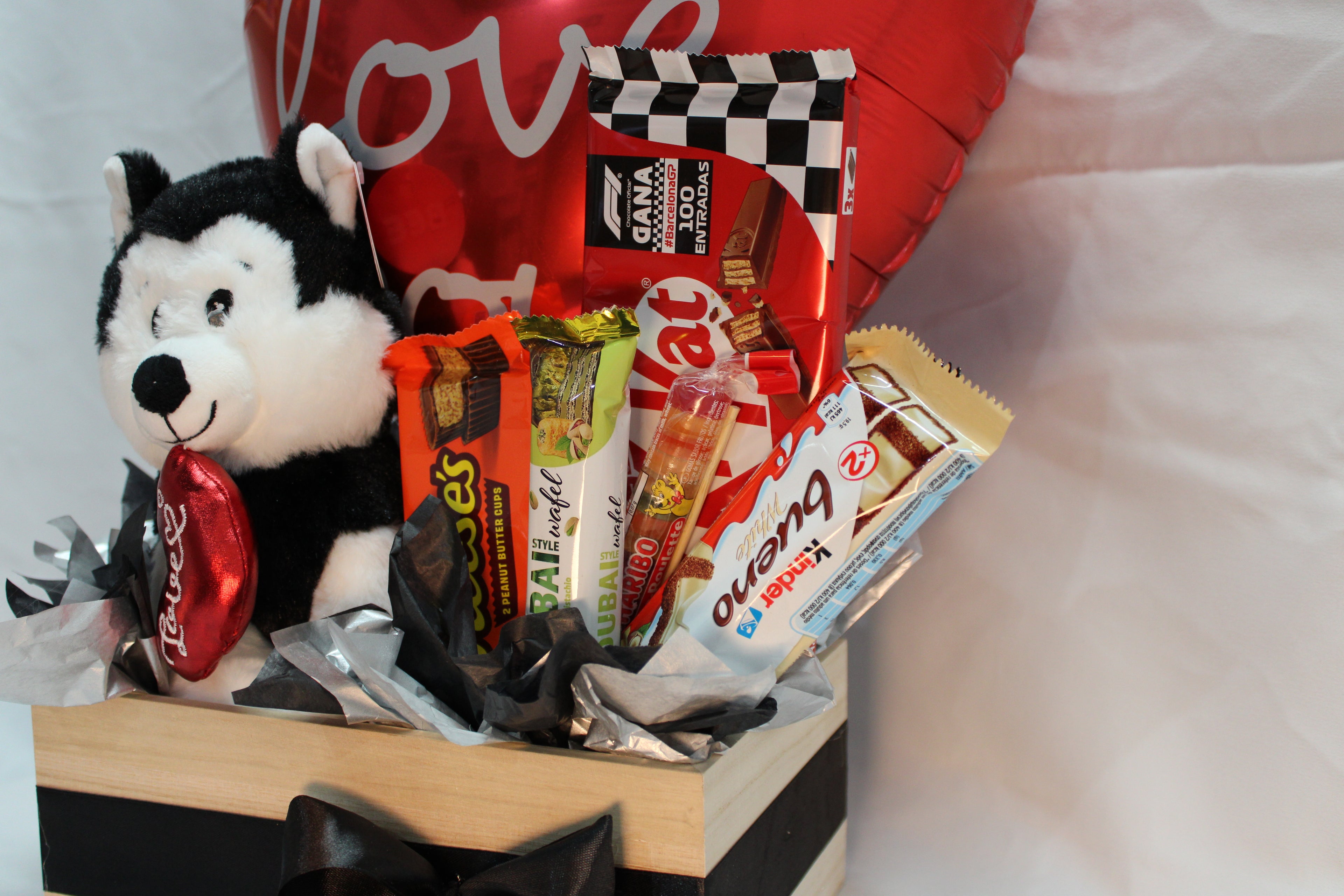 REgalo con chuches y peluche
