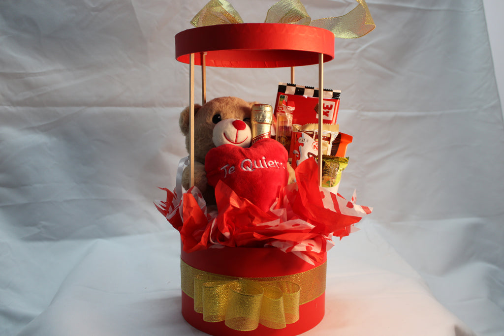regalo con chuches y oso de peluche